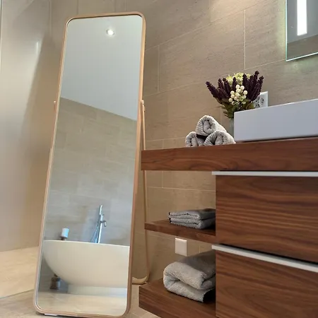 Alpine Luxury With Access To 5 Star Apartment